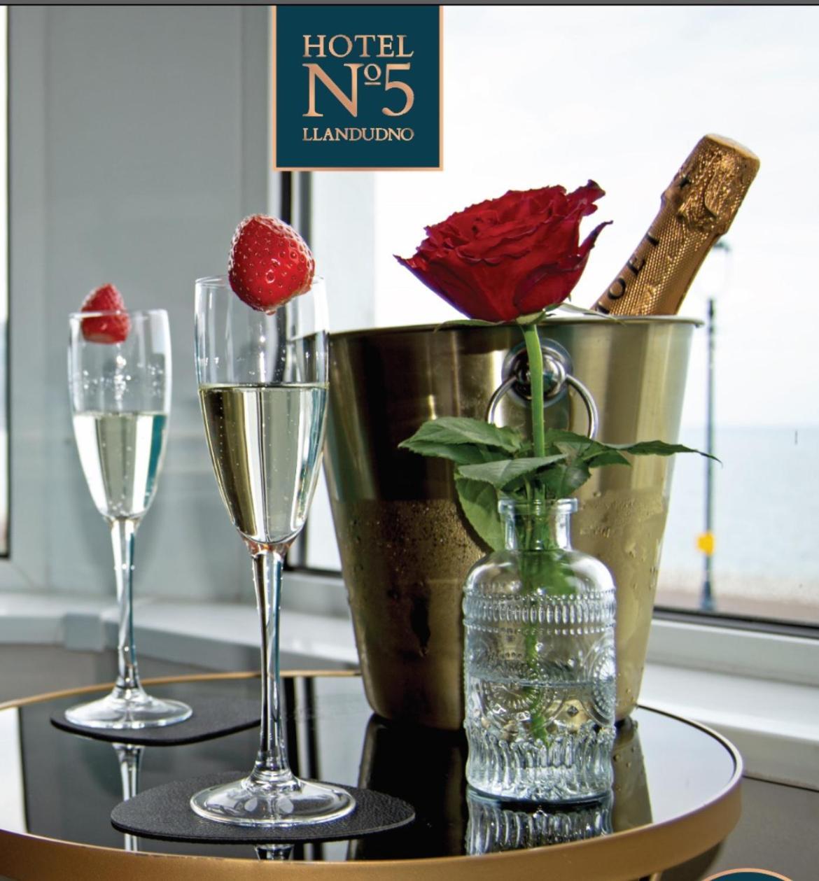 Hotel No5, Beachfront With Free Private Car Park Llandudno Extérieur photo