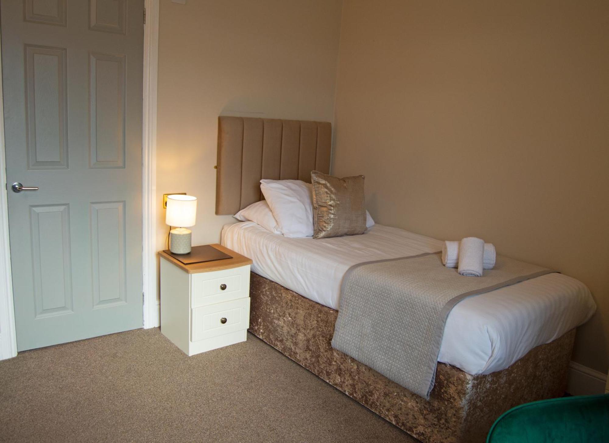 Hotel No5, Beachfront With Free Private Car Park Llandudno Extérieur photo
