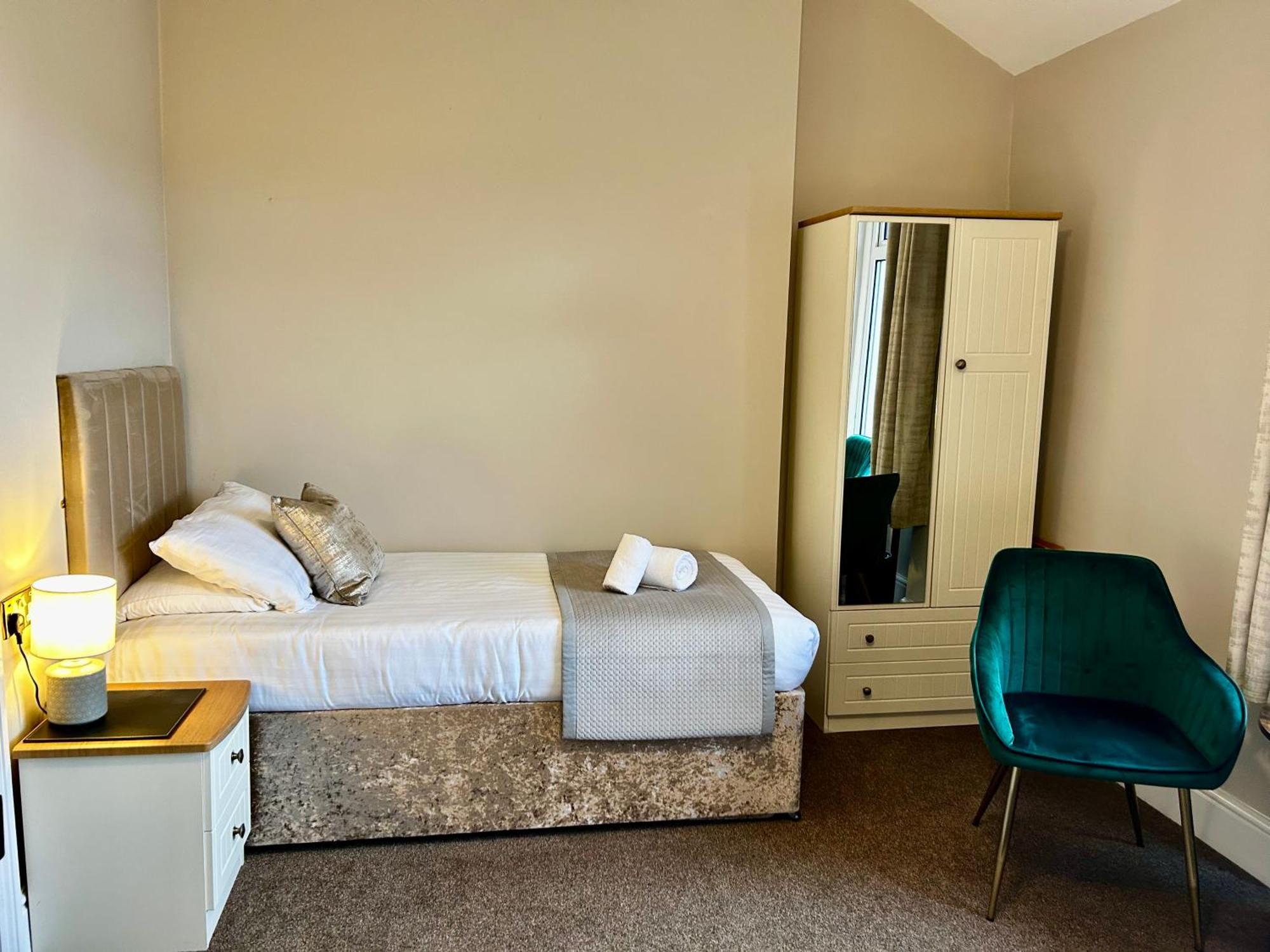 Hotel No5, Beachfront With Free Private Car Park Llandudno Extérieur photo