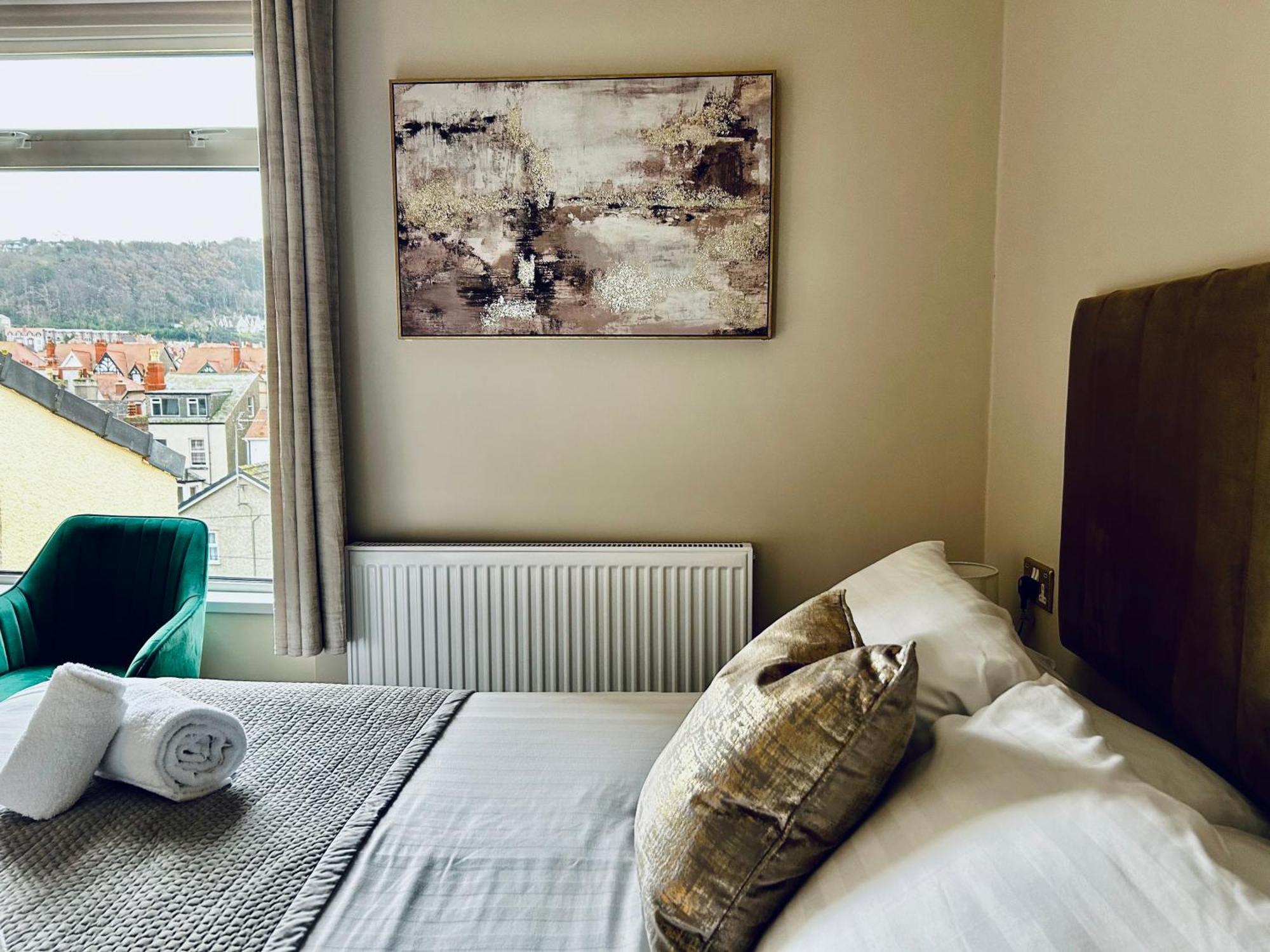 Hotel No5, Beachfront With Free Private Car Park Llandudno Extérieur photo