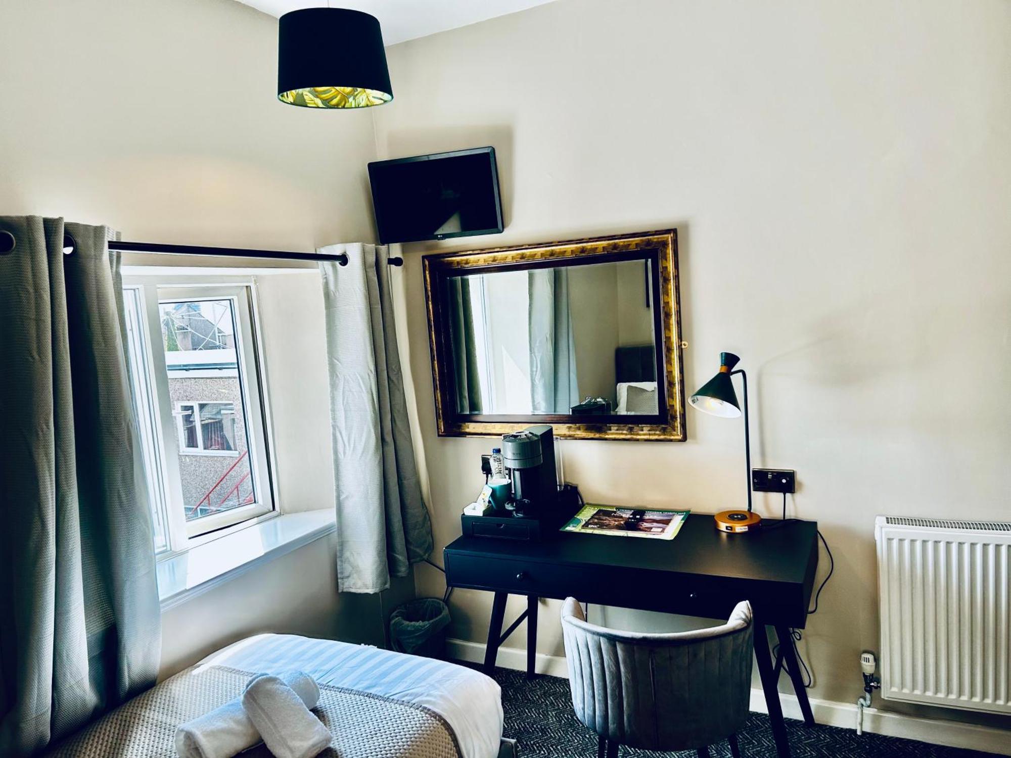Hotel No5, Beachfront With Free Private Car Park Llandudno Extérieur photo