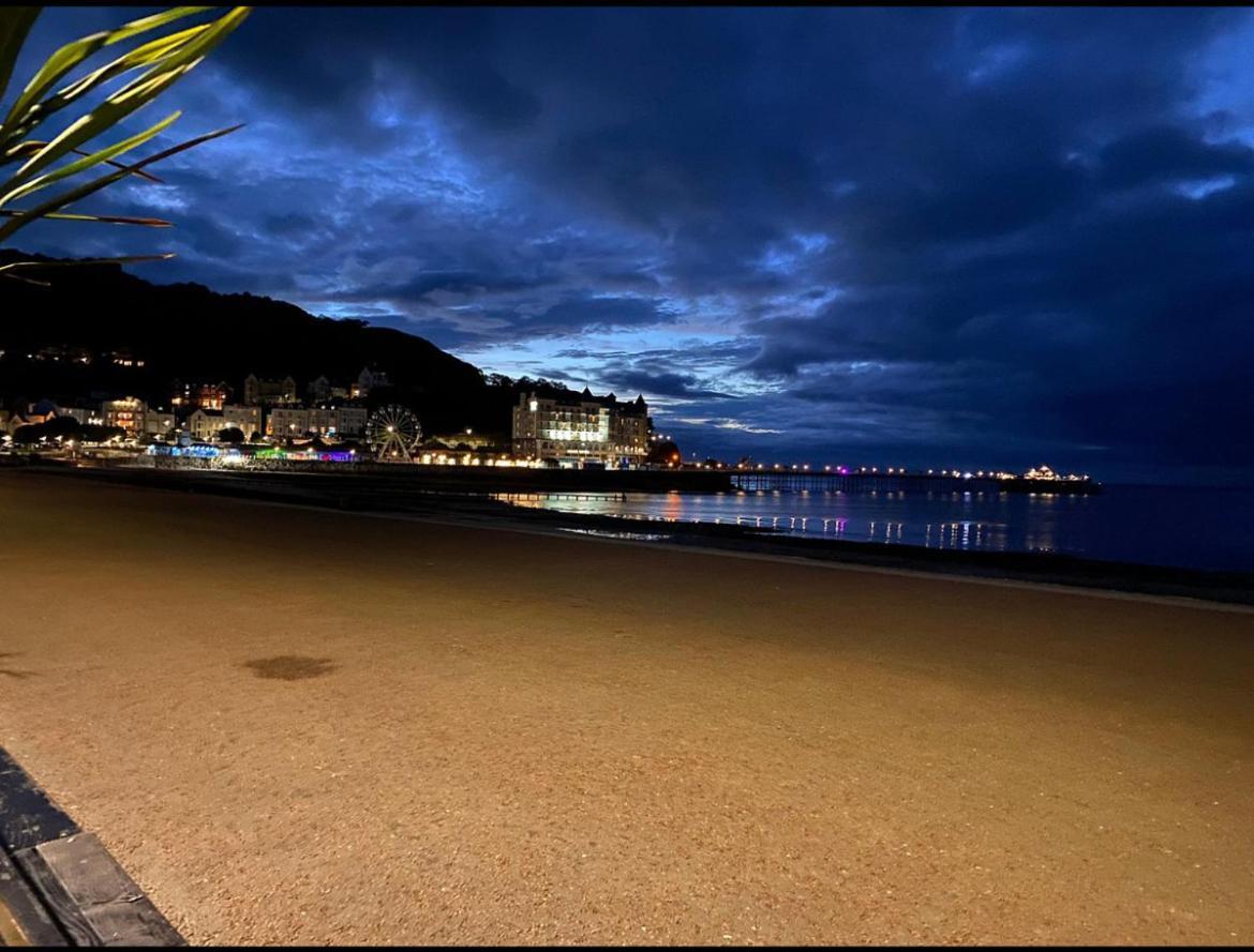 Hotel No5, Beachfront With Free Private Car Park Llandudno Extérieur photo