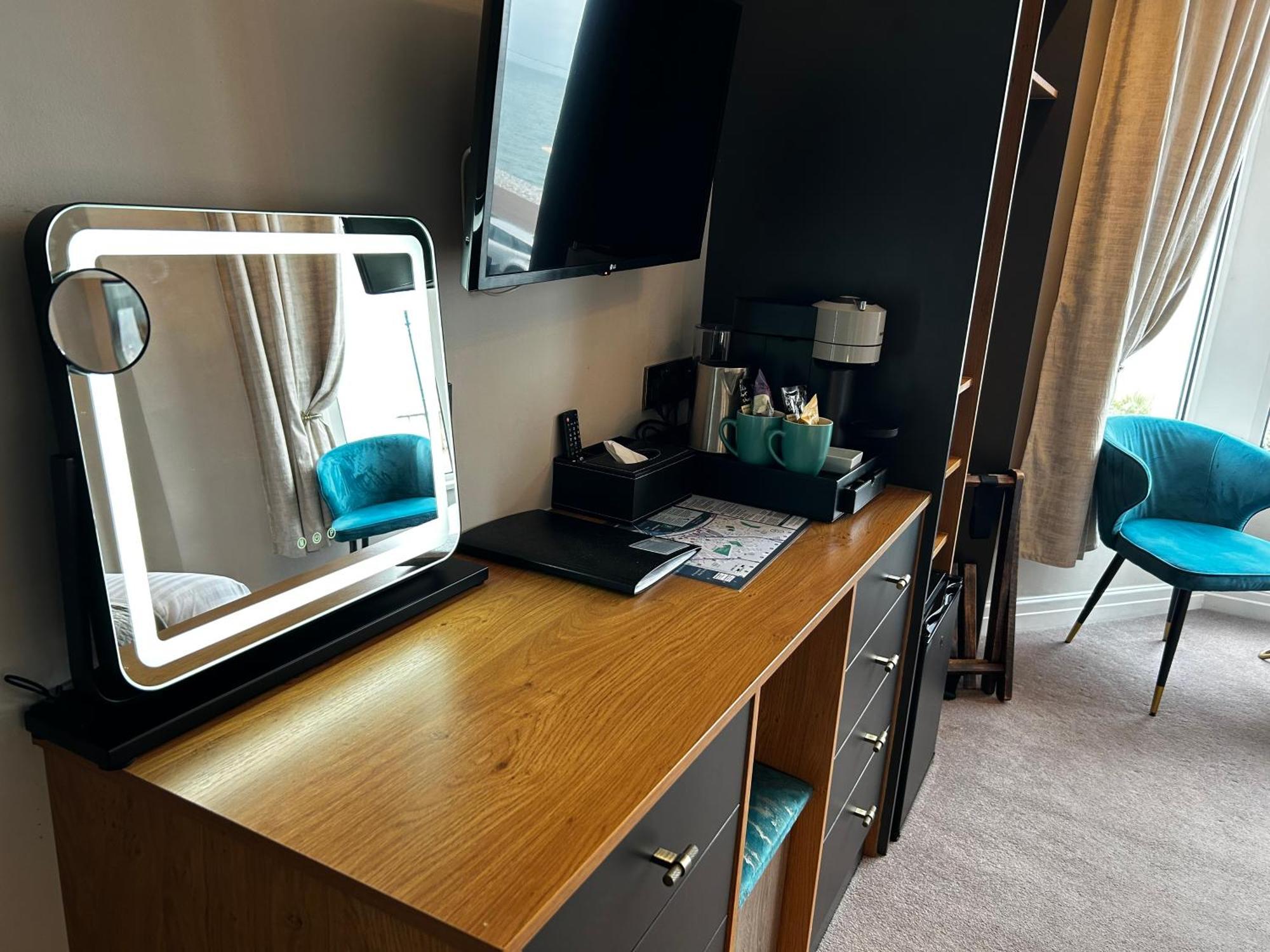 Hotel No5, Beachfront With Free Private Car Park Llandudno Extérieur photo