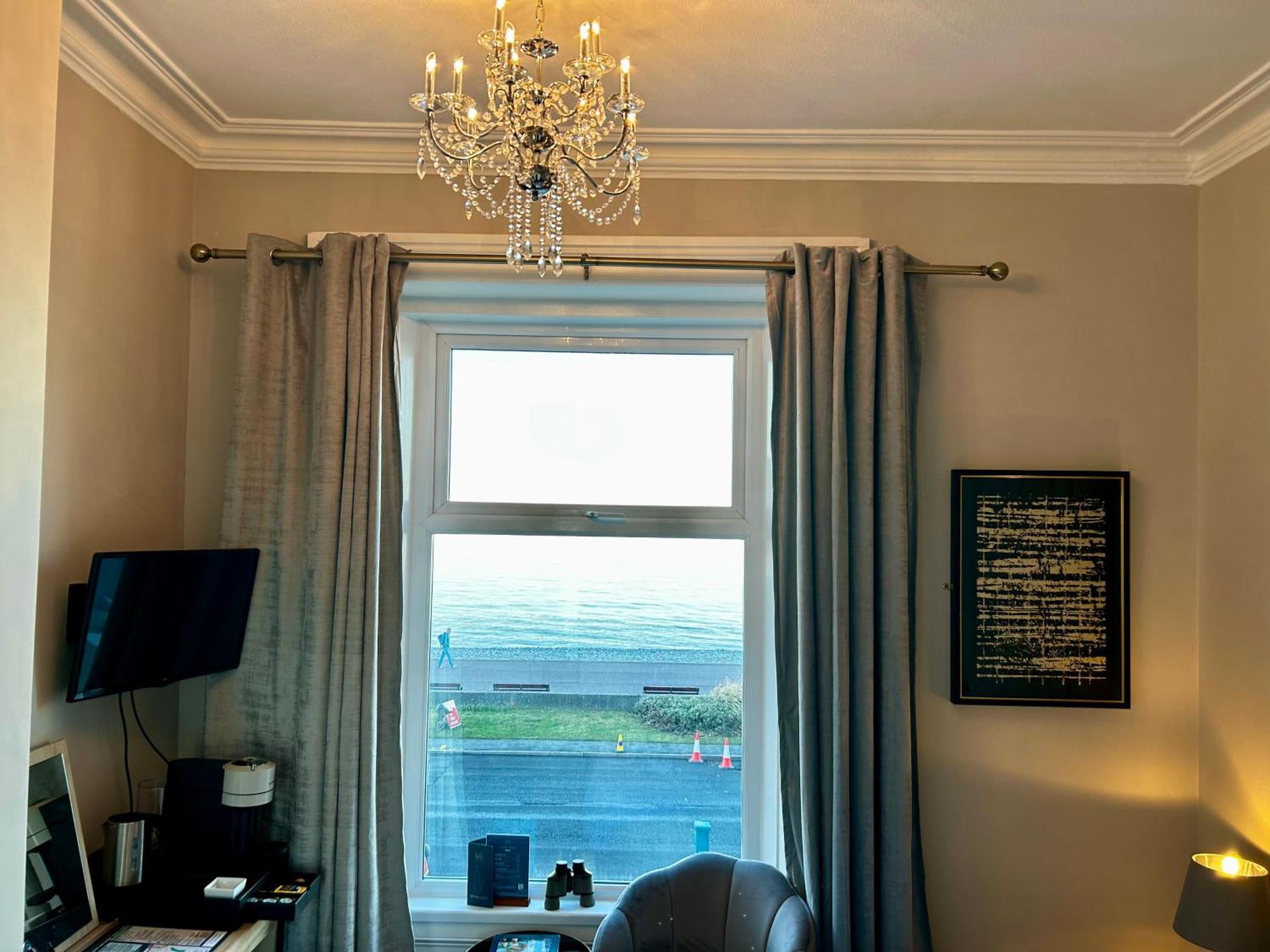 Hotel No5, Beachfront With Free Private Car Park Llandudno Extérieur photo