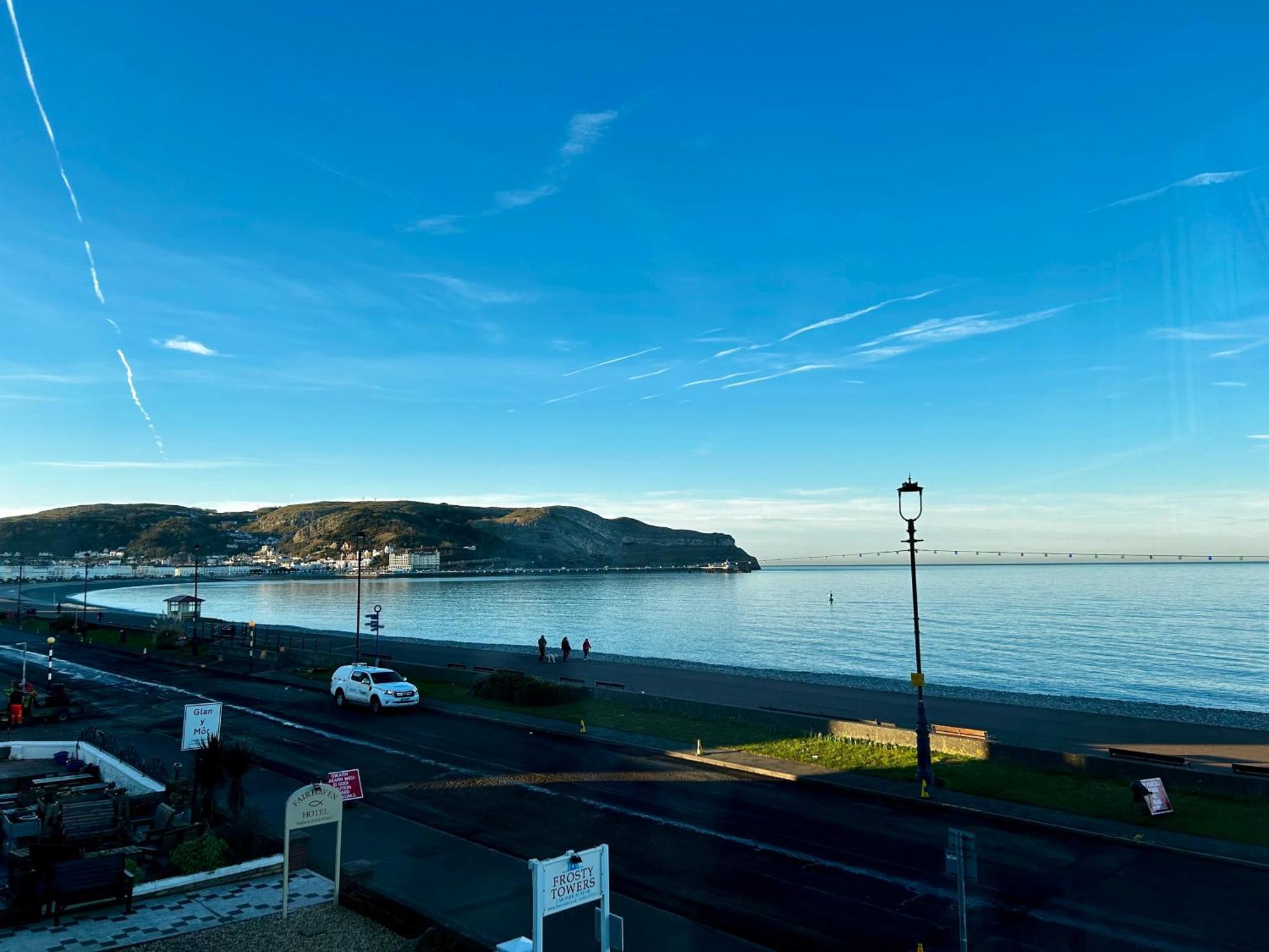Hotel No5, Beachfront With Free Private Car Park Llandudno Extérieur photo