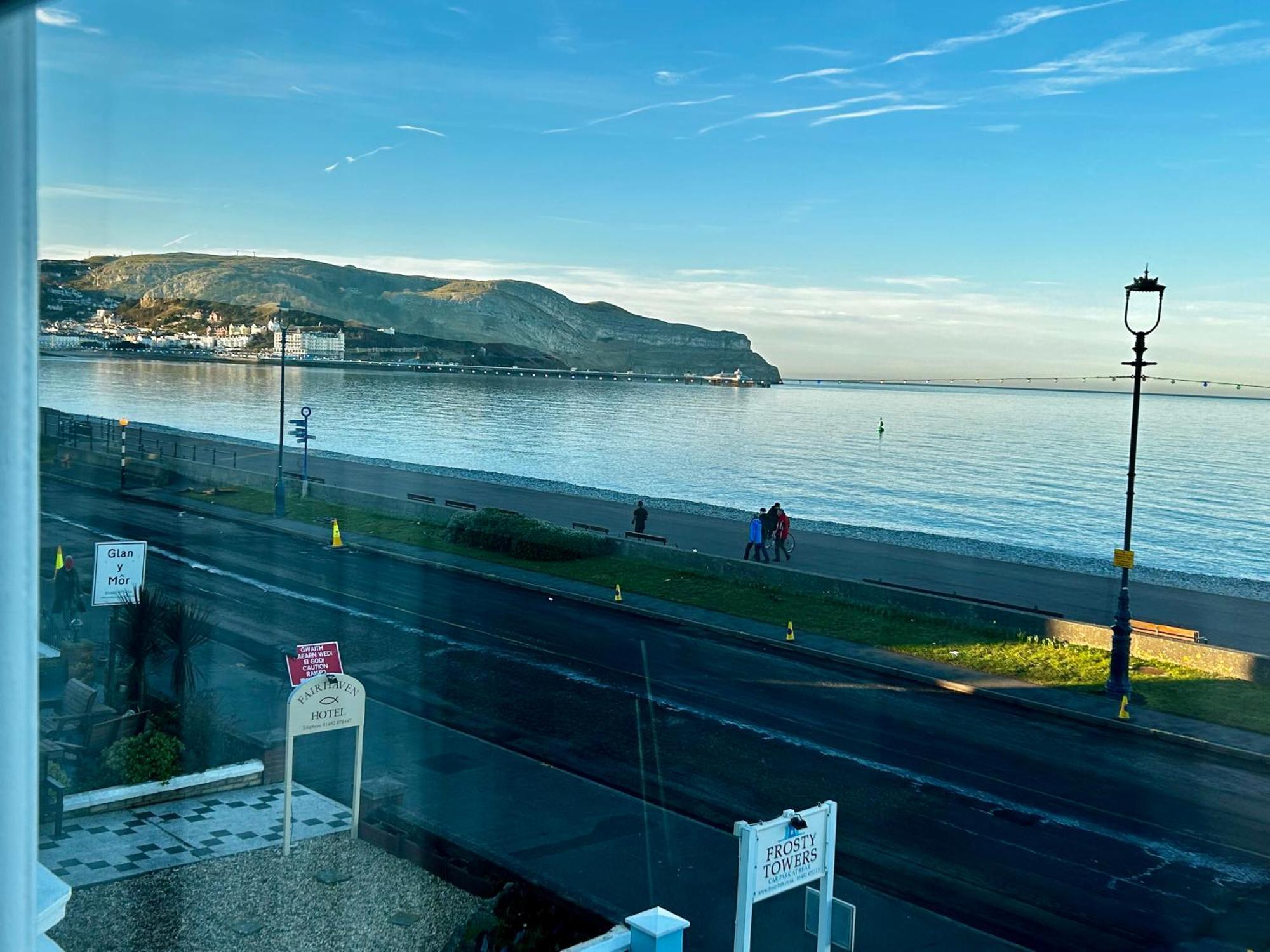 Hotel No5, Beachfront With Free Private Car Park Llandudno Extérieur photo