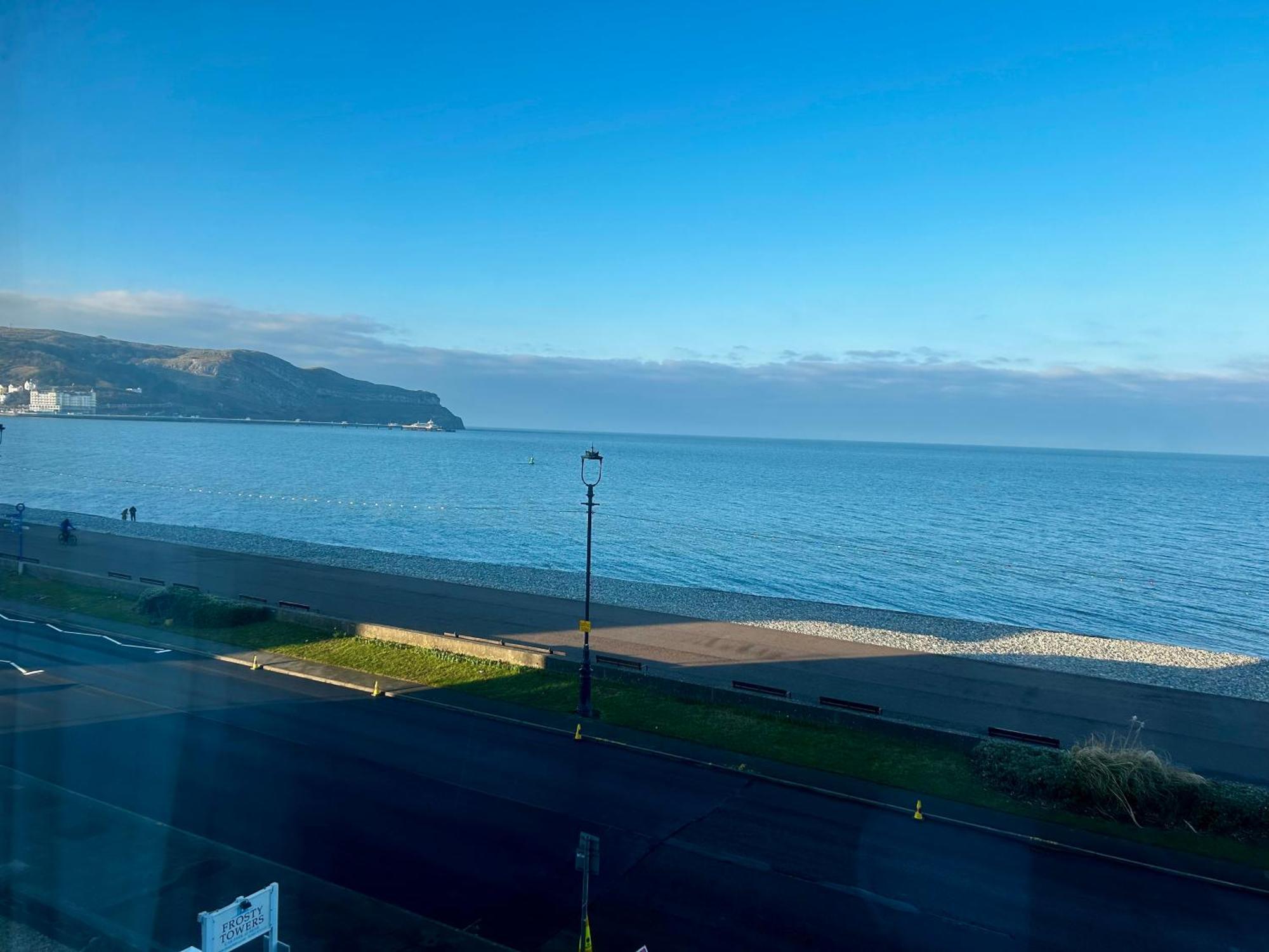 Hotel No5, Beachfront With Free Private Car Park Llandudno Extérieur photo