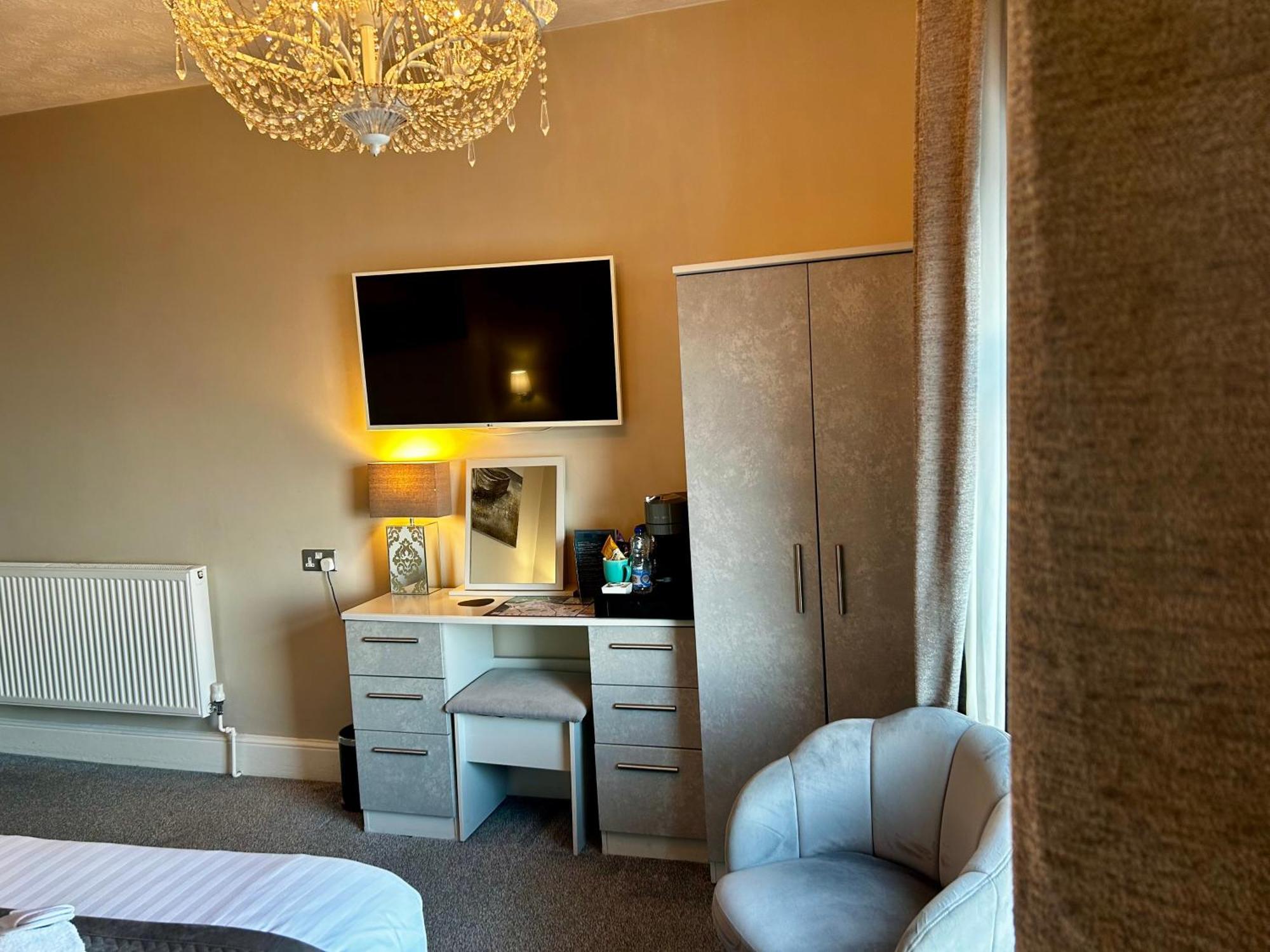 Hotel No5, Beachfront With Free Private Car Park Llandudno Extérieur photo