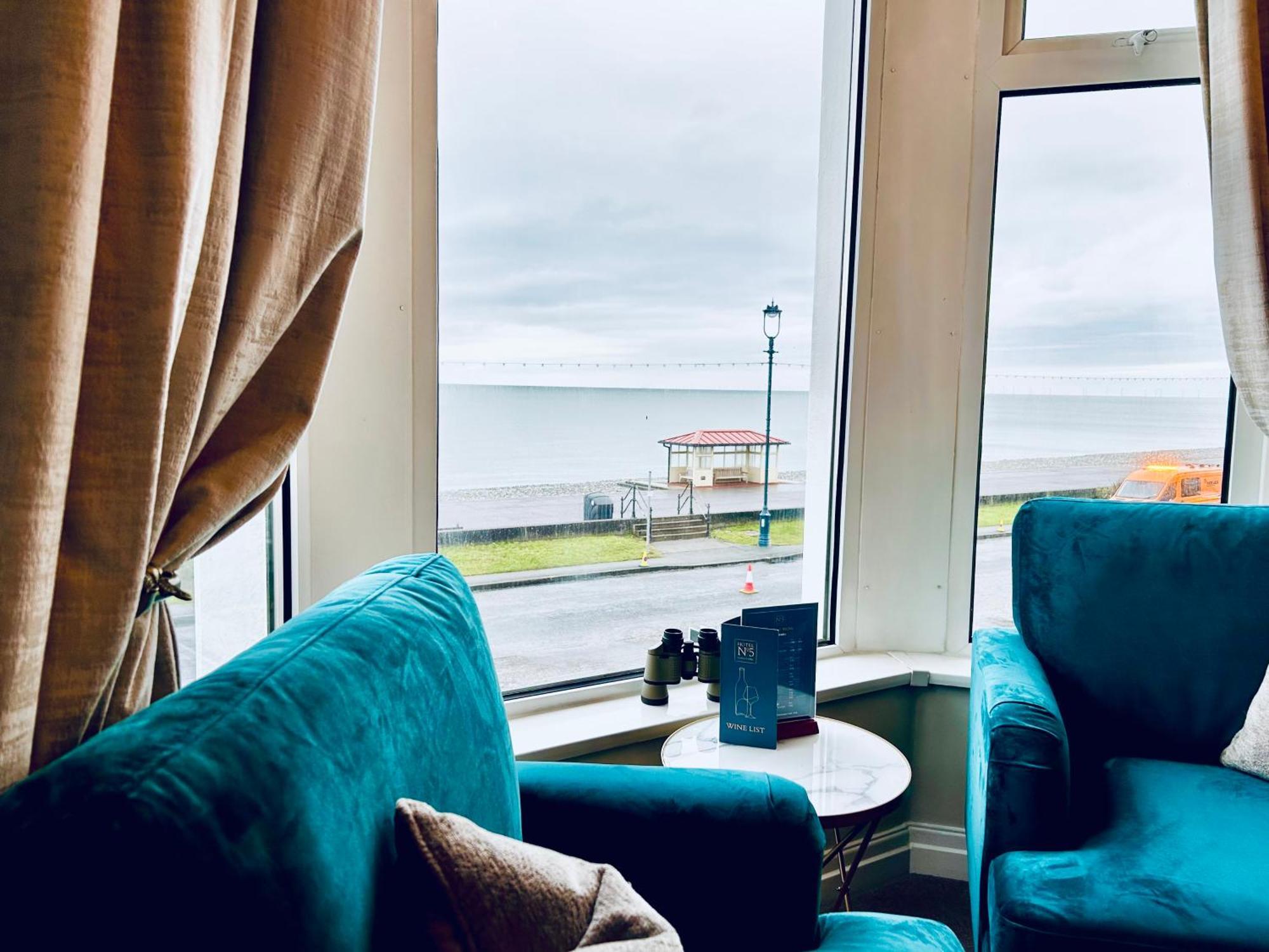 Hotel No5, Beachfront With Free Private Car Park Llandudno Extérieur photo
